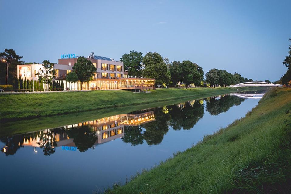 Hotel River ニトラ エクステリア 写真